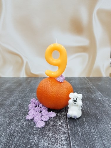 Свеча цифра простая оранжевая "9", 6см.