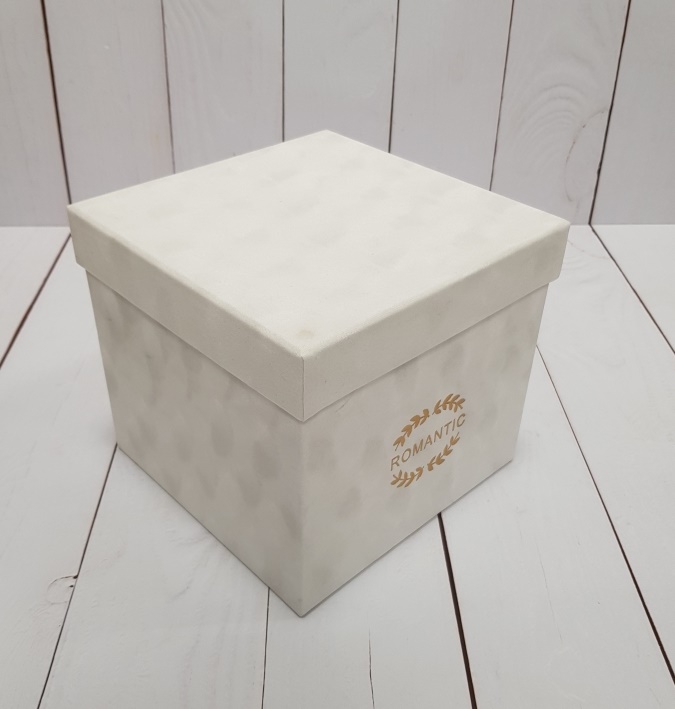 Коробка квадрат Бархат белый, 22,5*22,5*20 см