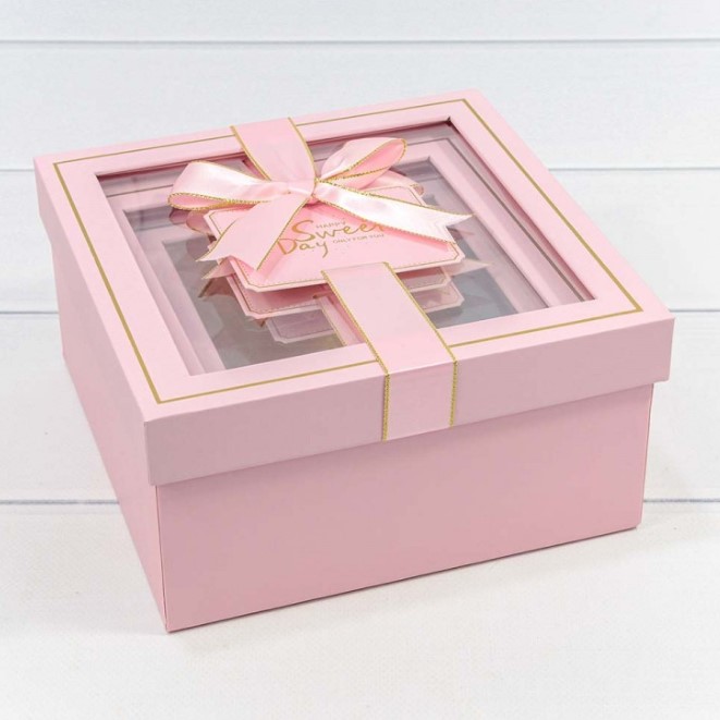 Коробка квадрат с бантом и окошком  Розовый 19*19*9,5 см