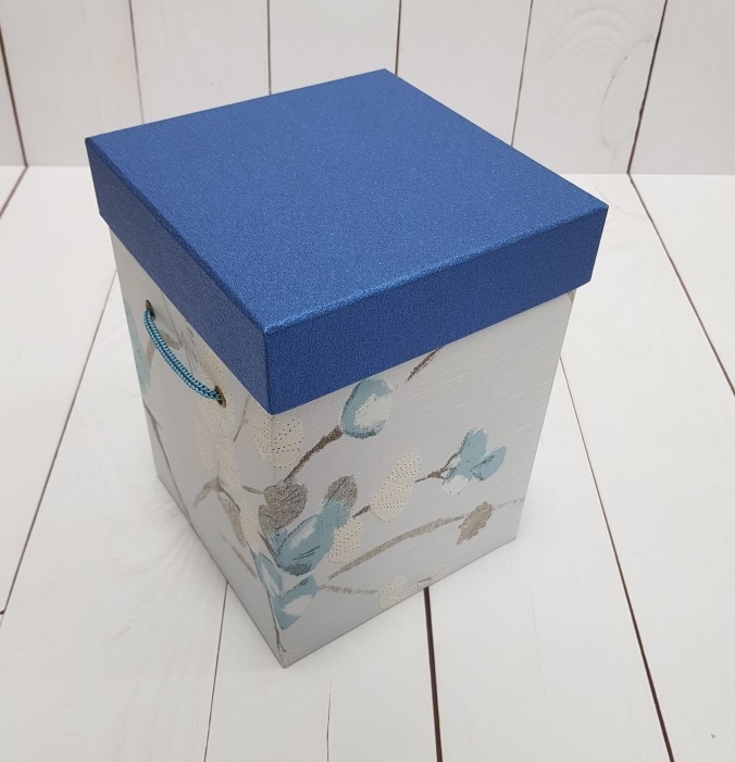 Коробка подарочная люкс квадрат высокий Голубой Сакура, 23*17*17 см