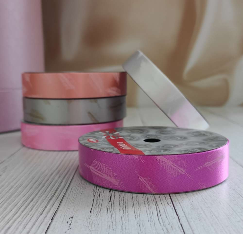 Лента ПВХ с перьями, 1,8 см 9м, малиновый