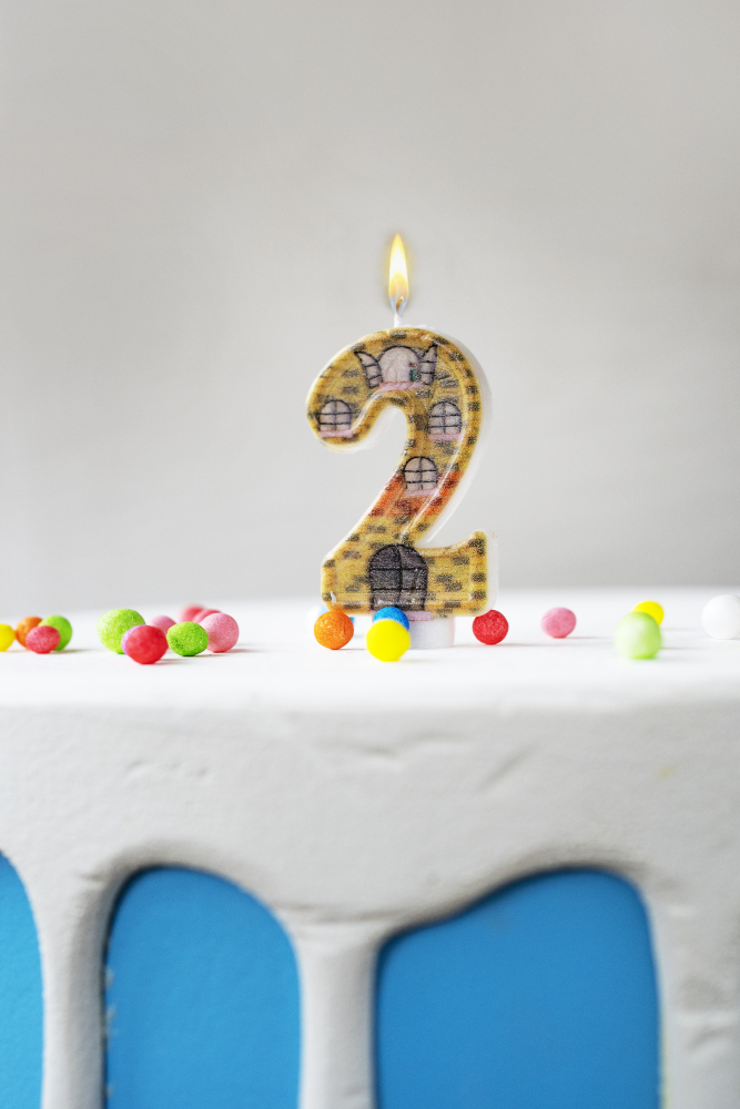Свеча цифра "2", окошки, 6см.