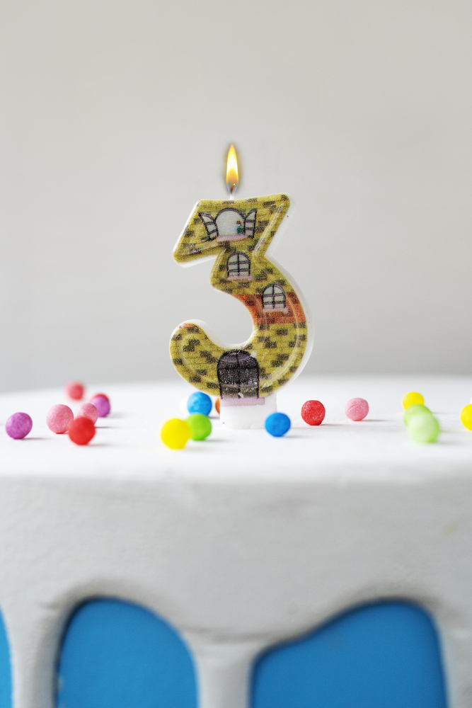 Свеча цифра "3", окошки, 6см.